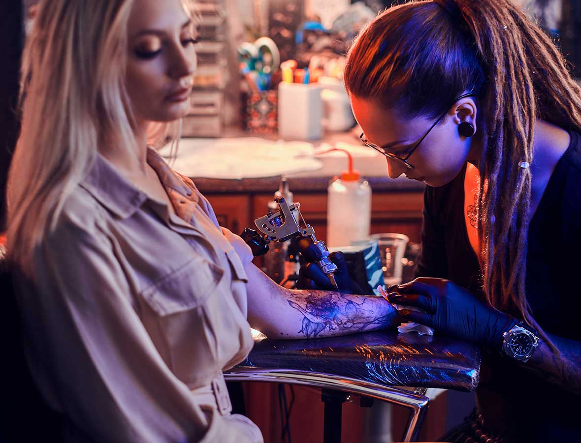 30 well-known tattoo shops in New York, highlighting their unique styles, artists, and much more.