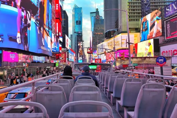 Explore the Times Square’s Great Attractions on a Bus Tour 