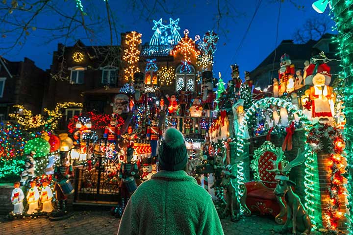 See the Seasonal Displays at Dyker Heights