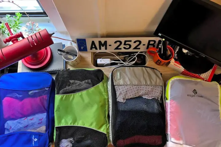 Lightweight Material Pouches and Packing Cubes 