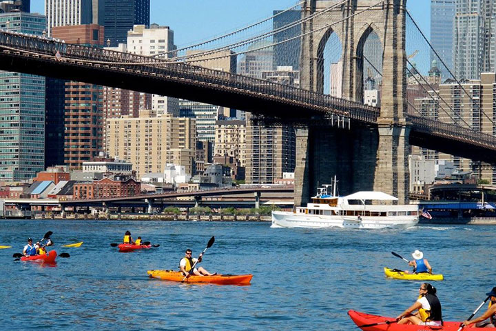 What are the Attractions at the Brooklyn Bridge for Visitors 