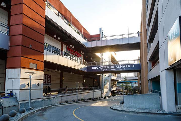 Bronx Terminal Market: Shopping Haven