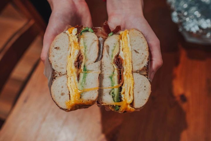 Taste the Yummy Bagels in Bagels Pub