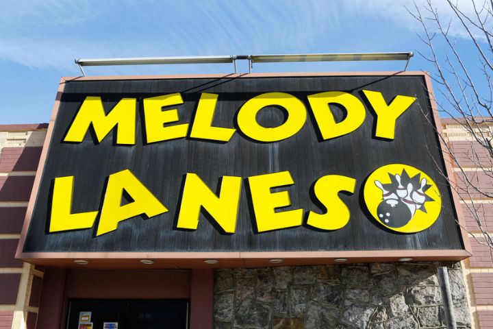 Enjoy the Best Bowling at Melody Lanes Bowling Alley