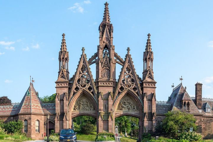 Visit the Historical Heritage Greenwood Cemetery