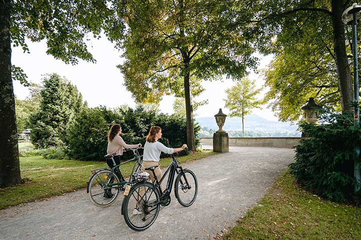 Explore the Beautiful City While Riding a Bike