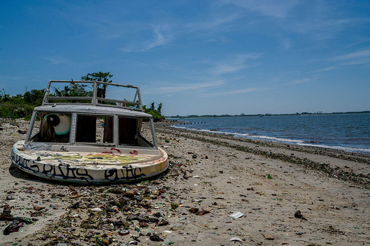 Dead Horse Bay Park in Brooklyn