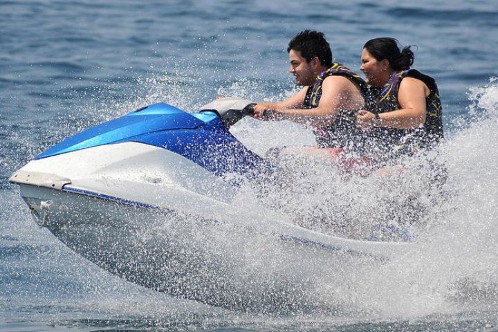 Enjoy the Jet Skiing Rides under the Brooklyn Bridge