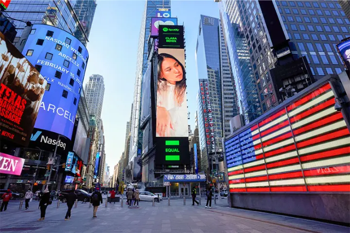 Get a Few Stunning Clicks with Favorite Celebs at the Times Square