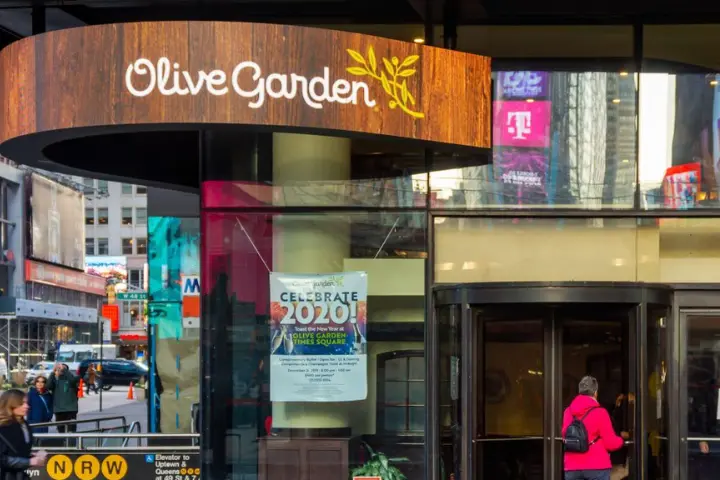 Enjoy the Delicious Dinner at The Olive Garden at the Times Square