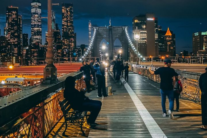 Enjoy the Brooklyn Bridge Walk at Night