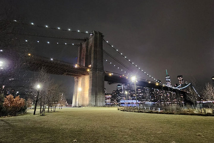 The Ghostly Whispers: Brooklyn Bridge White Hand