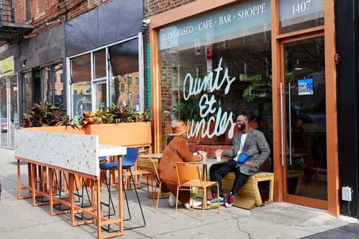 Aunts Et Uncles Vegan Café in Brooklyn 