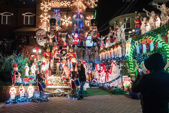 Walking Tour at the Dyker Heights in Brooklyn 