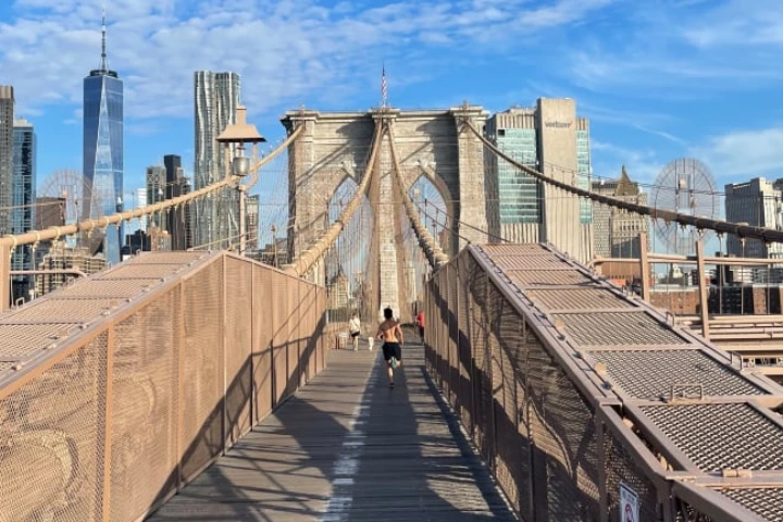 18. Teens will Enjoy to Taking a Stroll at the Brooklyn Bridge